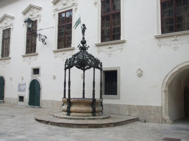 brunnenimlandhaushof.jpg